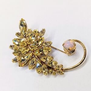 Vintage Yellow Rhinestone Brooch Bonus Earrings Signed Kafin